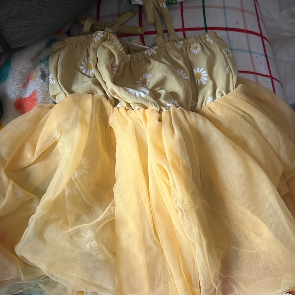 Adorable baby dress dark yellow color with cute flowers on the top. 9-12mon